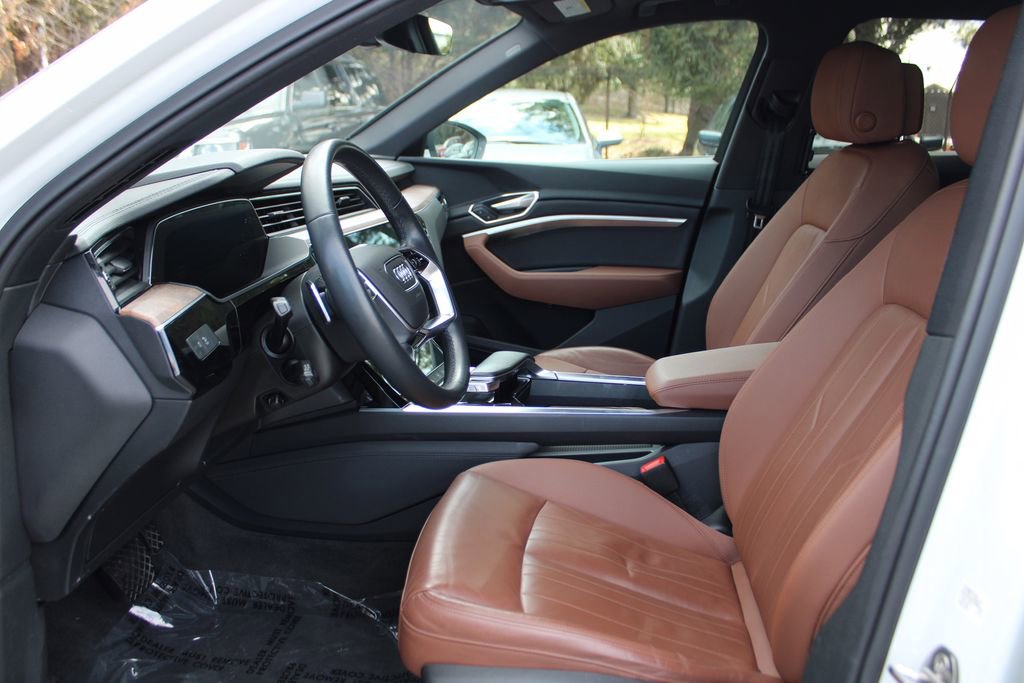 Used 2022 Audi e-tron Premium w/ Towing Package image 12