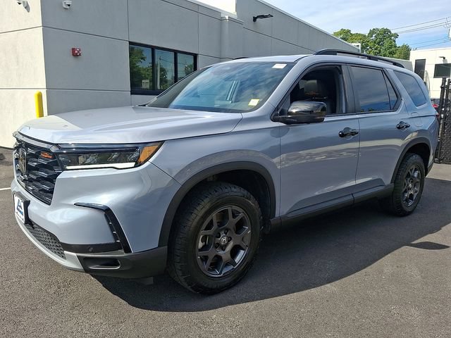 Certified 2025 Honda Pilot TrailSport image 3