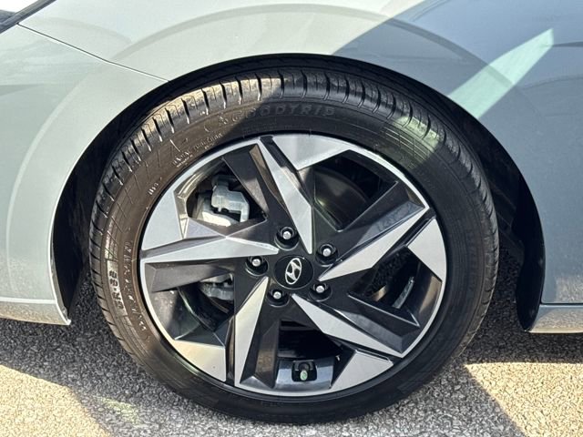 Certified 2022 Hyundai Elantra Limited w/ Cargo Package image 25