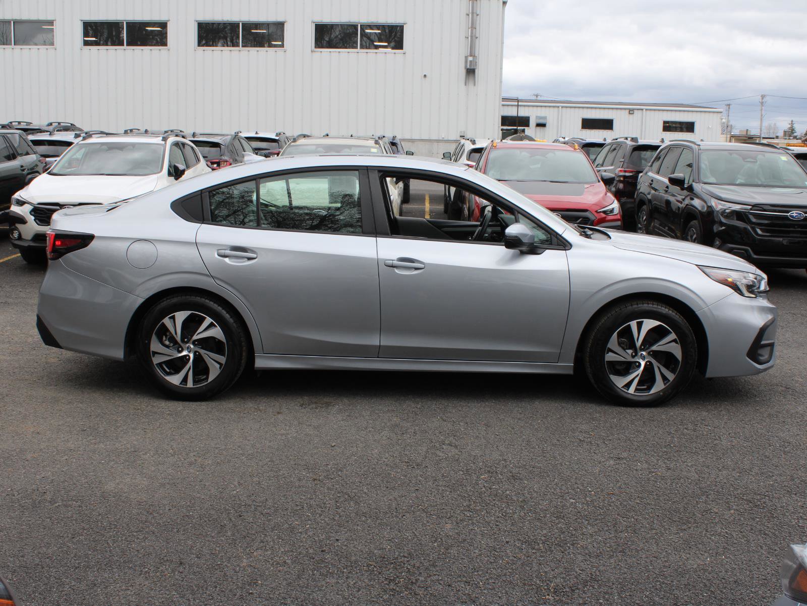 Used 2025 Subaru Legacy Premium w/ Popular Package #1 AWD/4WD image 4