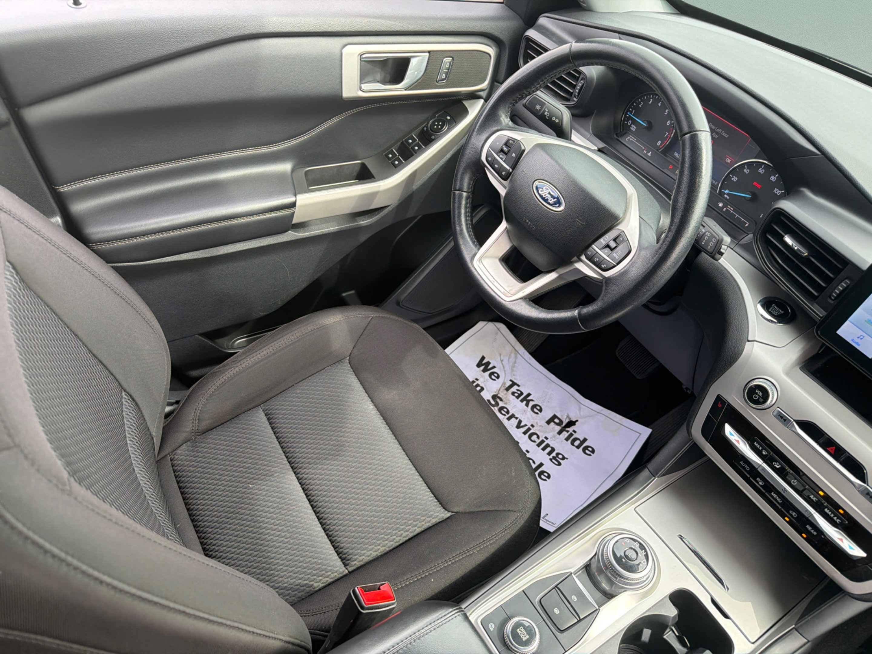 Used 2023 Ford Explorer XLT AWD/4WD image 17