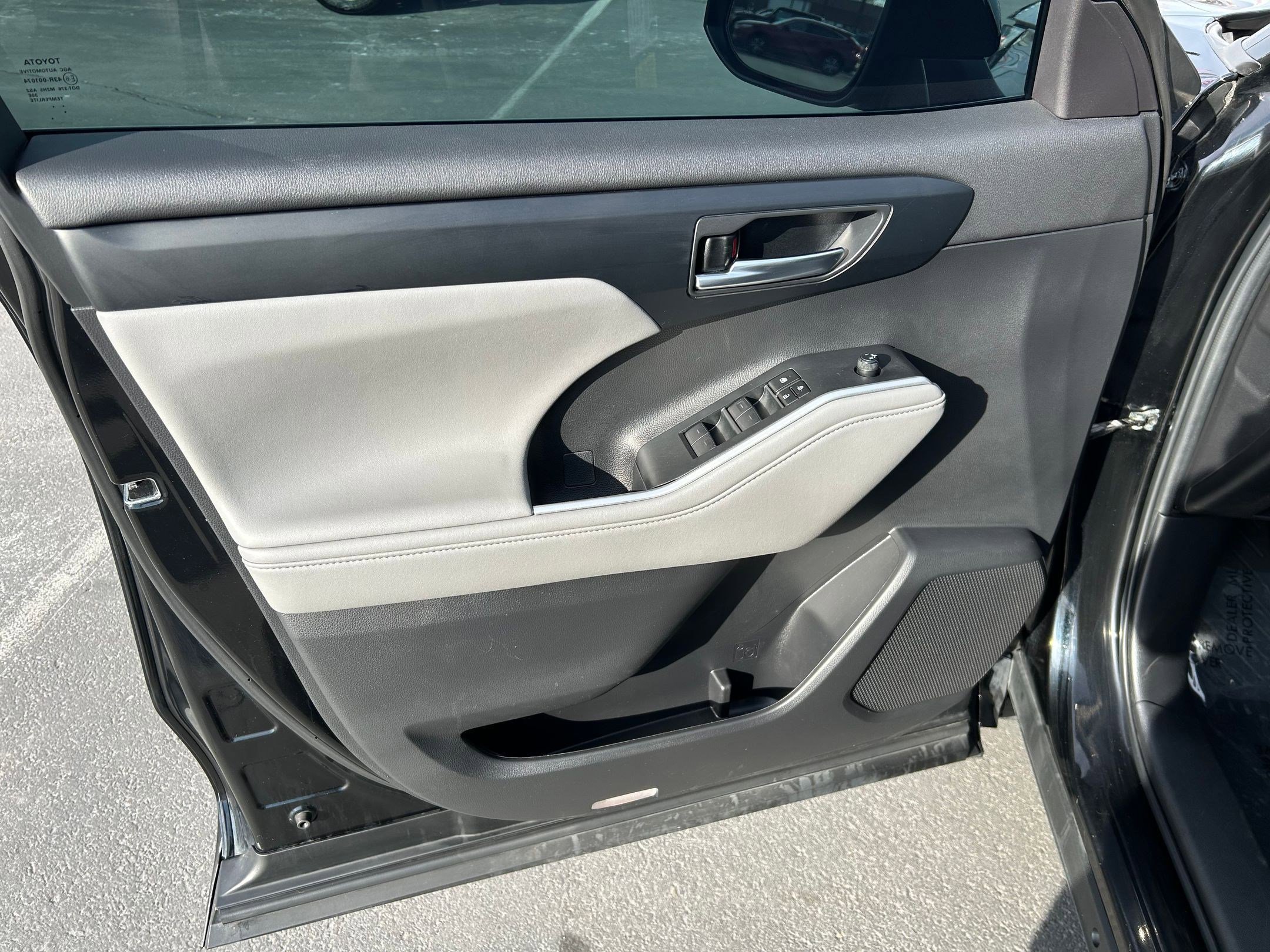 Certified 2023 Toyota Highlander XLE image 9