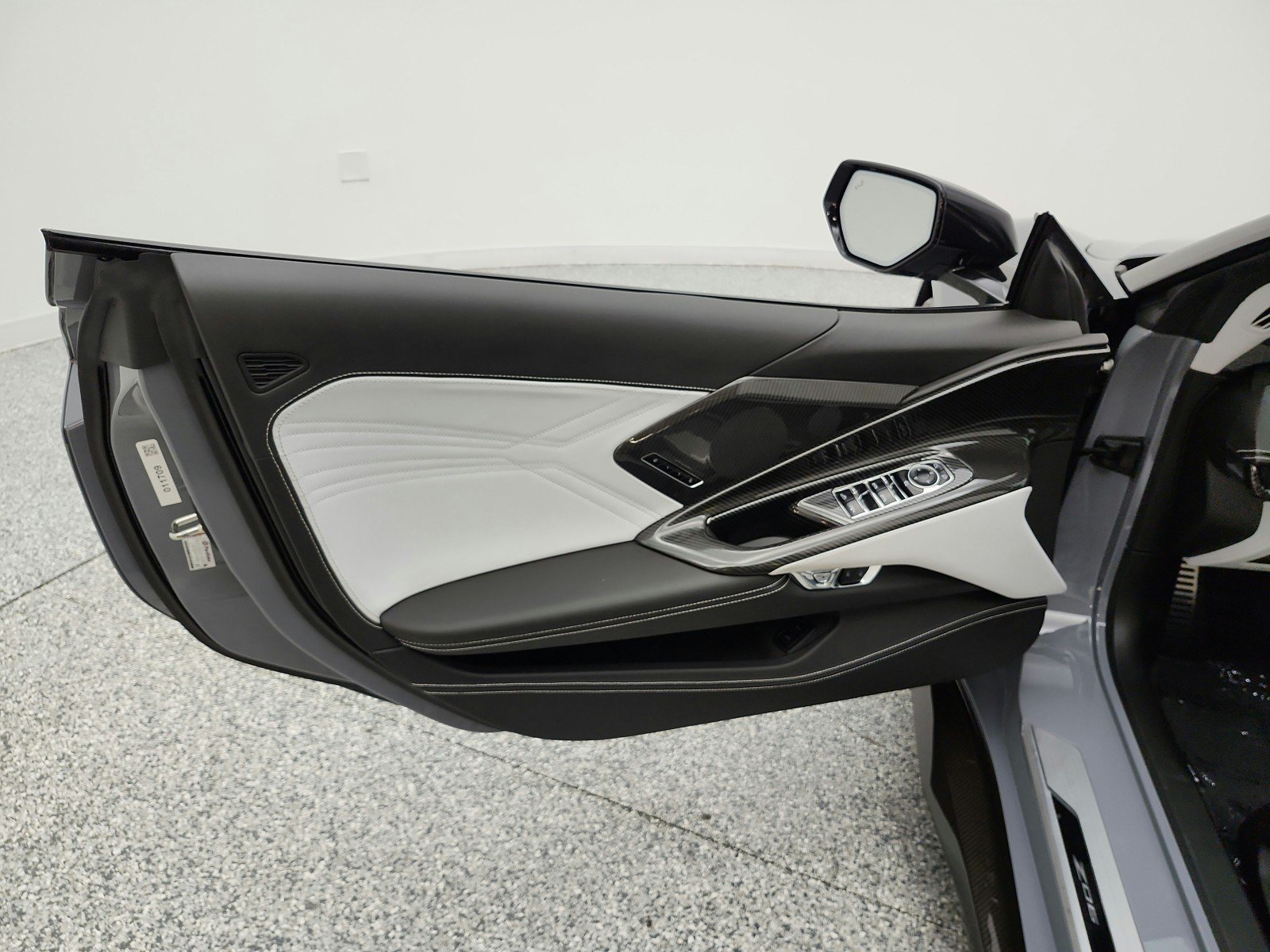 Used 2025 Chevrolet Corvette Z06 RWD image 14