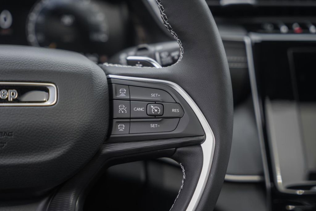 New 2025 Jeep Grand Cherokee Laredo X w/ Luxury Tech Group I image 27