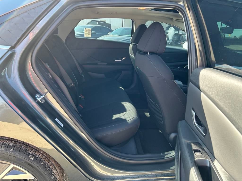 Used 2025 Hyundai Elantra SEL w/ Cargo Package image 26