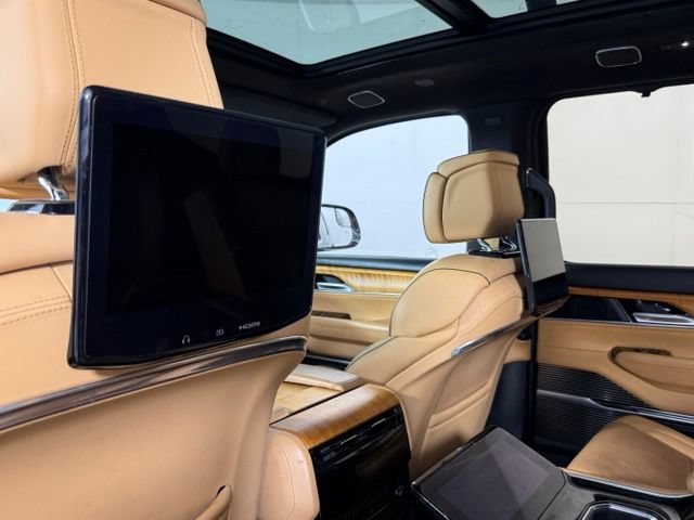 Used 2022 Jeep Grand Wagoneer Series III w/ Rear Seat Video Group 1 AWD/4WD image 86