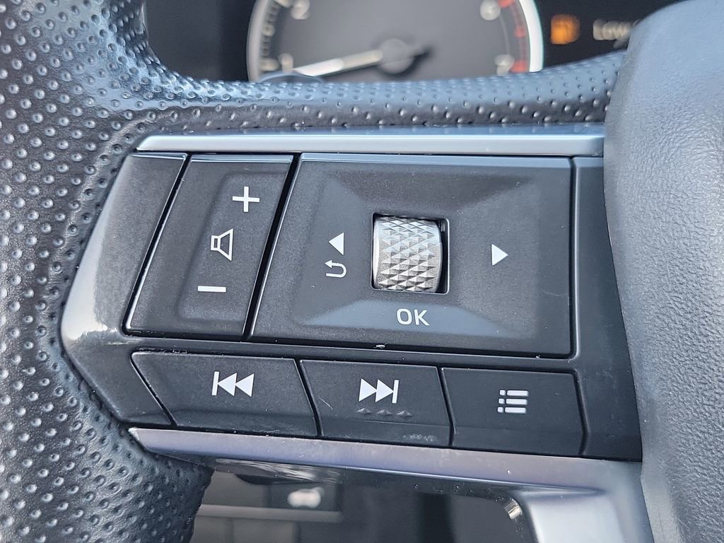 Used 2023 Mitsubishi Outlander SE image 7