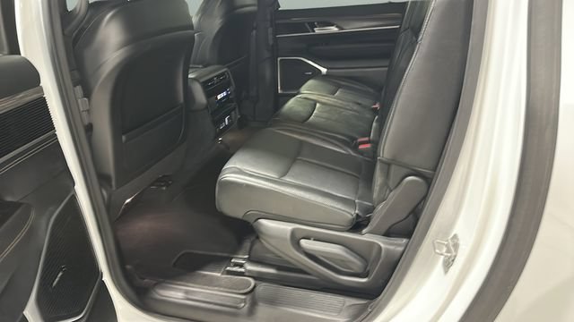 Used 2024 Jeep Wagoneer L Series II w/ Flexible Seating Group AWD/4WD image 24