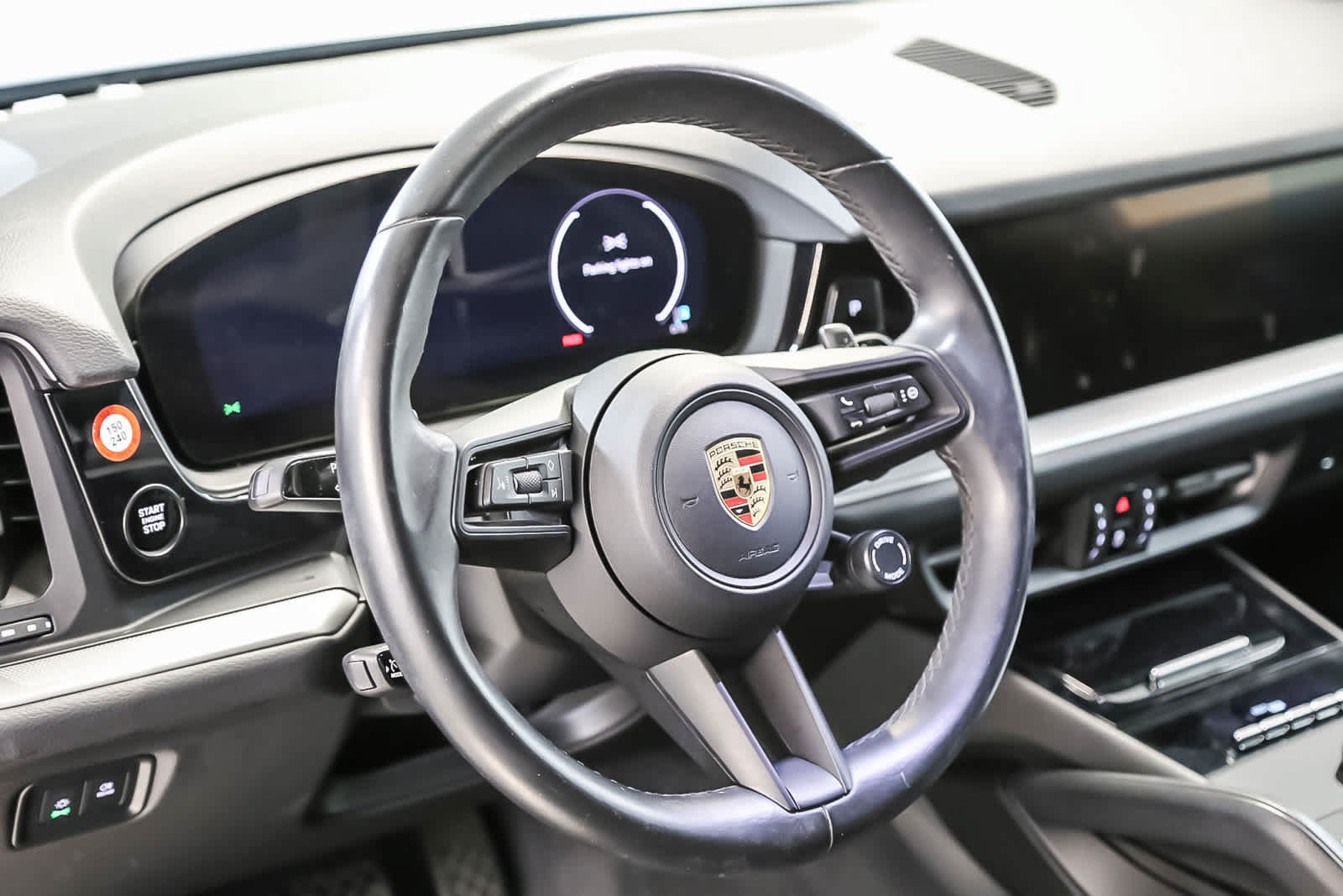 Certified 2024 Porsche Cayenne AWD/4WD image 4