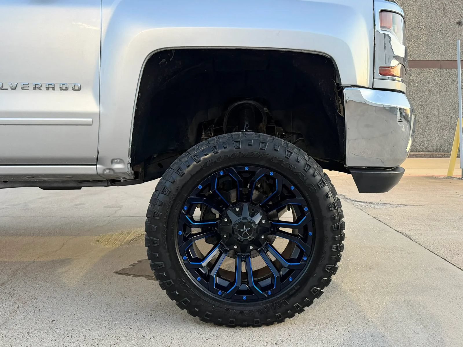 Used 2017 Chevrolet Silverado 1500 LT w/ All Star Edition AWD/4WD image 39