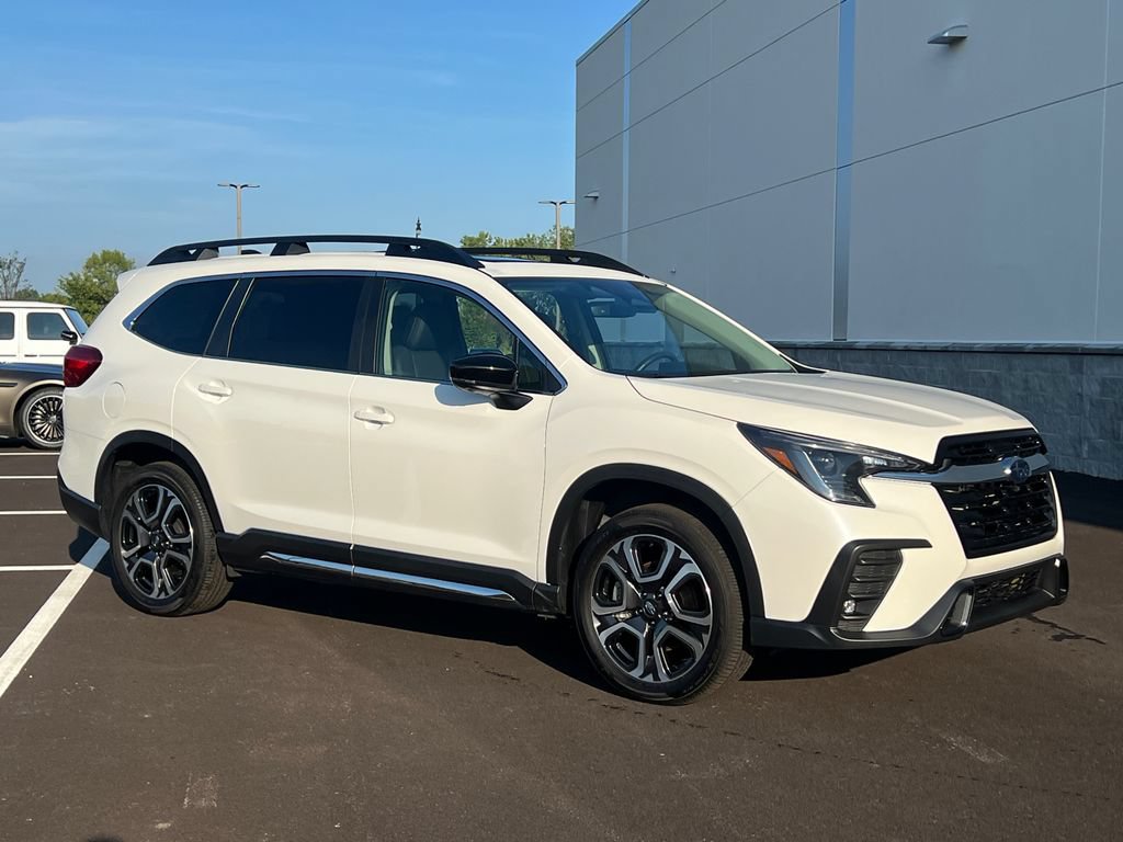 Used 2025 Subaru Ascent Limited AWD/4WD image 2
