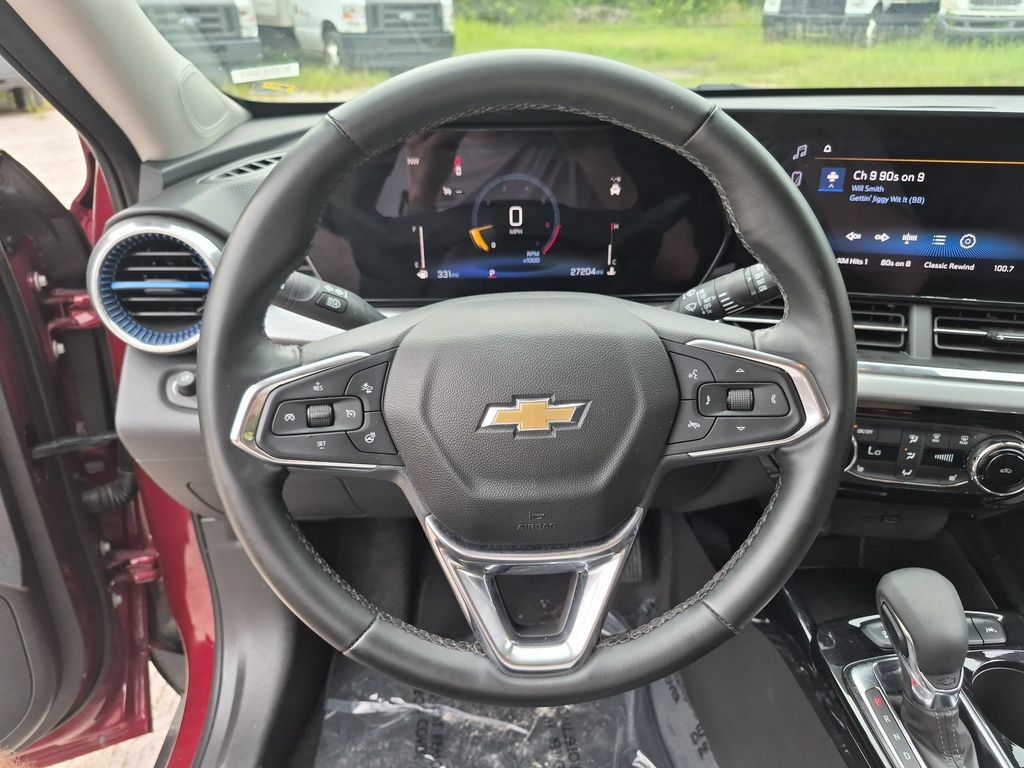Used 2025 Chevrolet Trax LT w/ LT Convenience Package FWD image 22