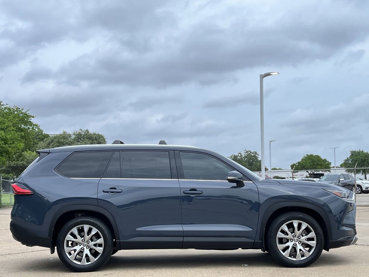 Used 2024 Toyota Grand Highlander FWD image 3