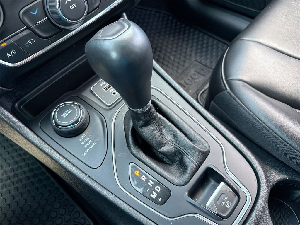 Used 2020 Jeep Cherokee Latitude Plus w/ Cold Weather Group image 20