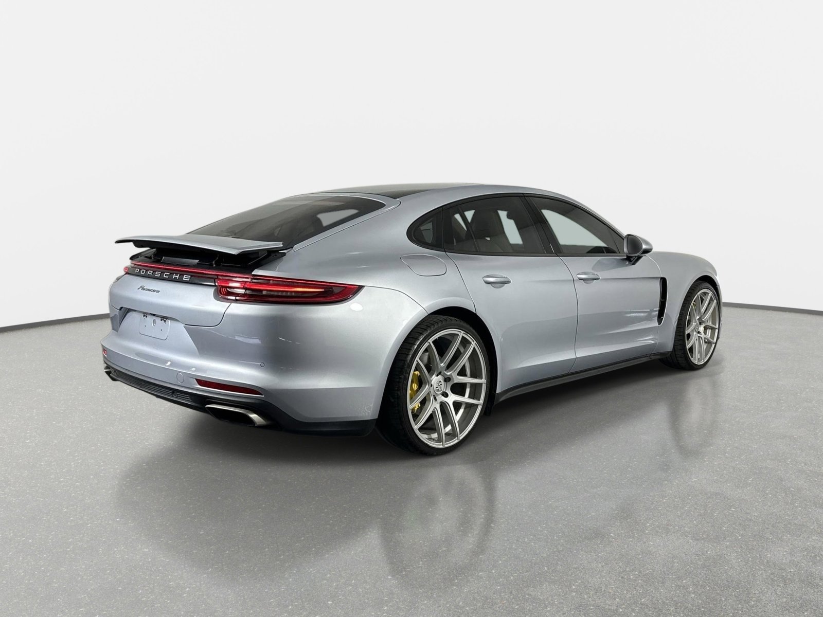 Used 2018 Porsche Panamera 4 image 8