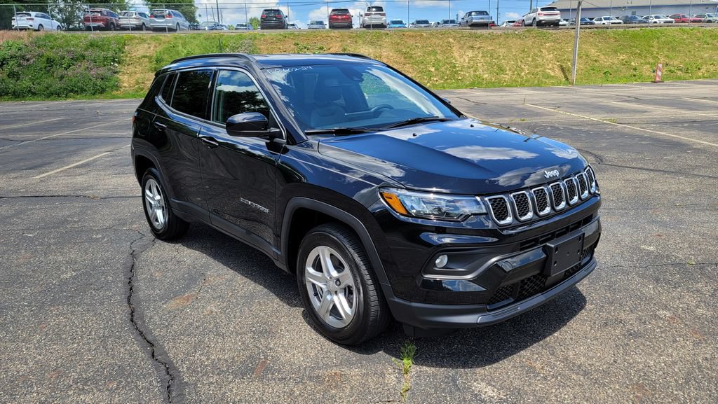 Used 2024 Jeep Compass Latitude AWD/4WD image 16