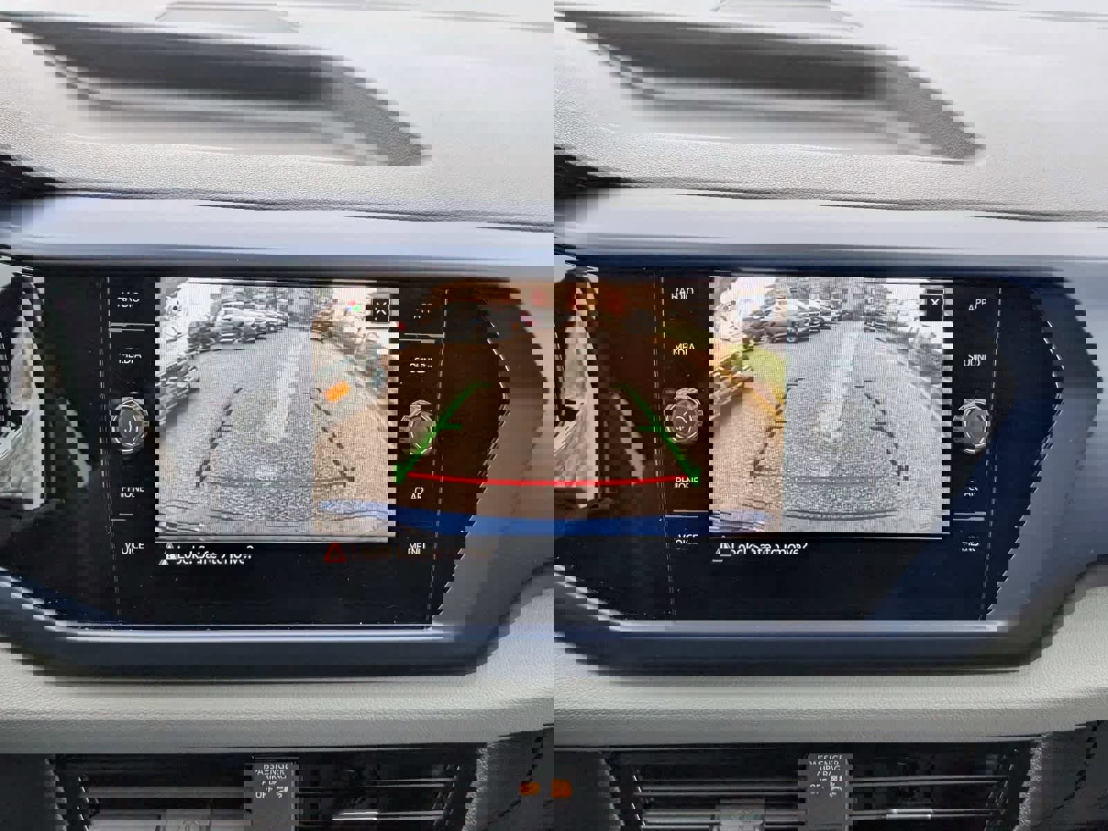 Used 2022 Volkswagen Taos SE image 29