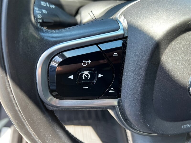 Used 2018 Volvo XC90 T5 Momentum w/ Convenience Package AWD/4WD image 34