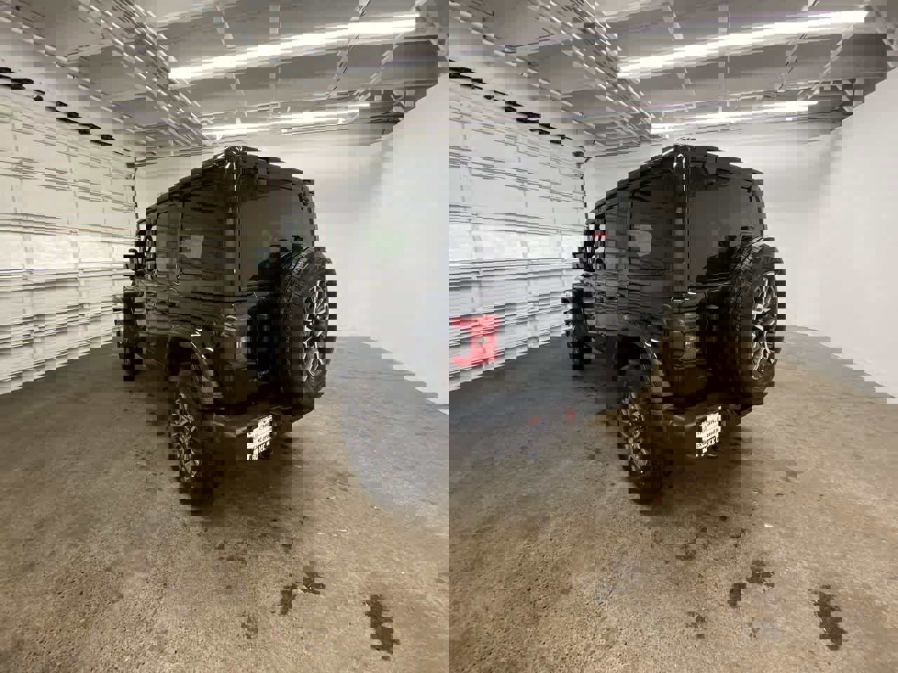 Used 2025 Jeep Wrangler Sahara image 4