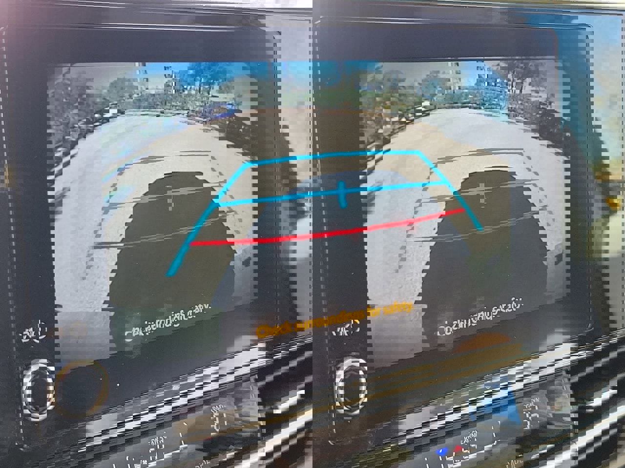 Used 2025 Toyota Sienna LE image 25