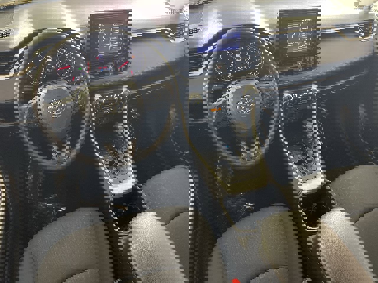 Used 2022 Toyota RAV4 XLE image 19