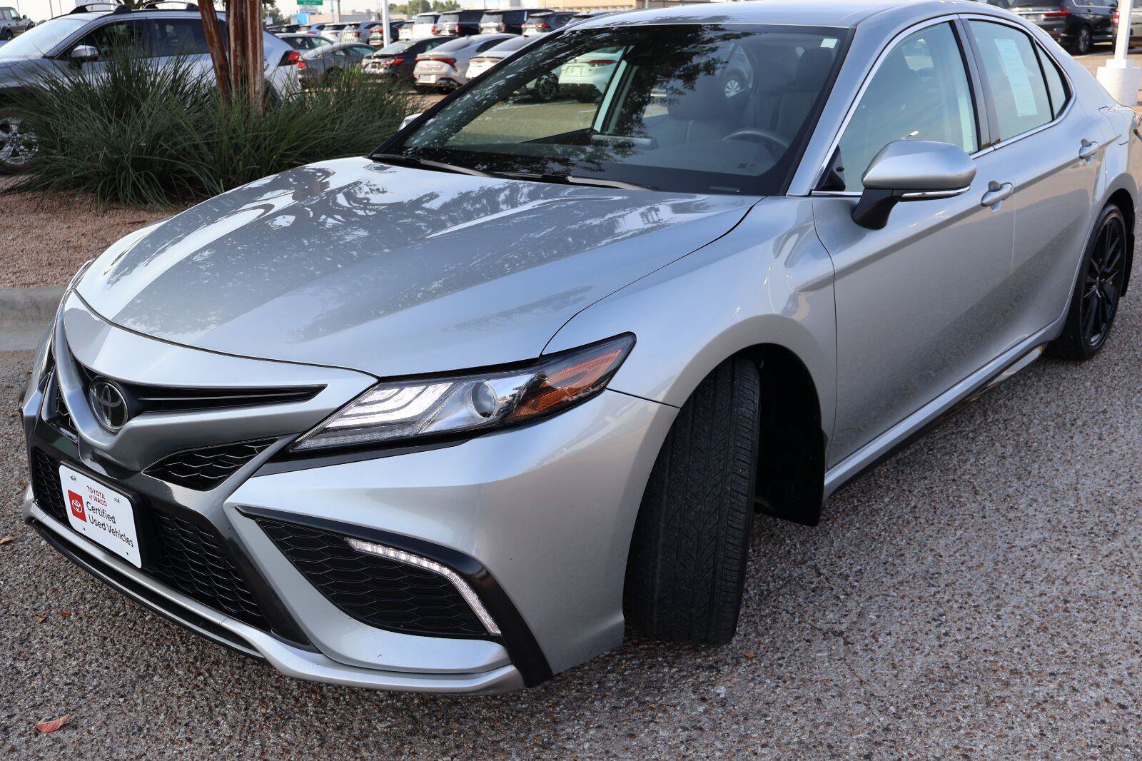Used 2022 Toyota Camry XSE FWD image 7