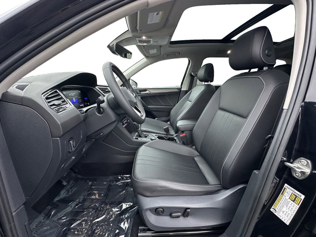 Used 2022 Volkswagen Tiguan SE image 9