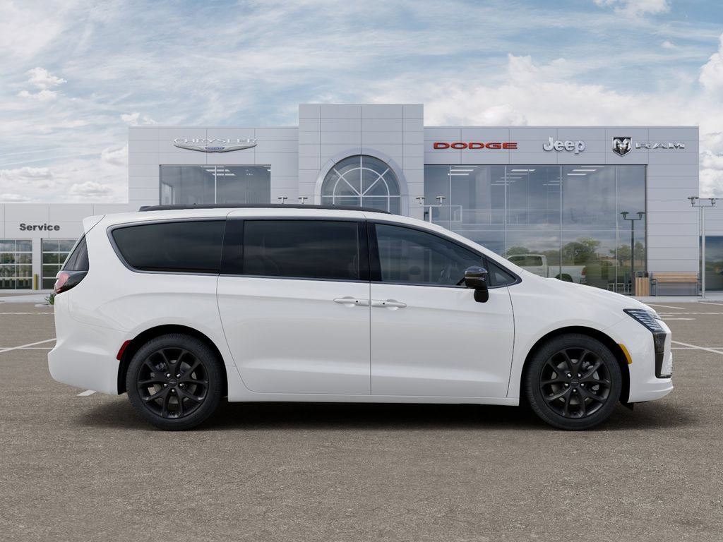 New 2027 Chrysler Pacifica Limited AWD/4WD image 23