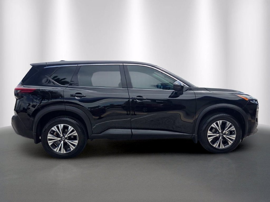 Used 2021 Nissan Rogue SV FWD image 2