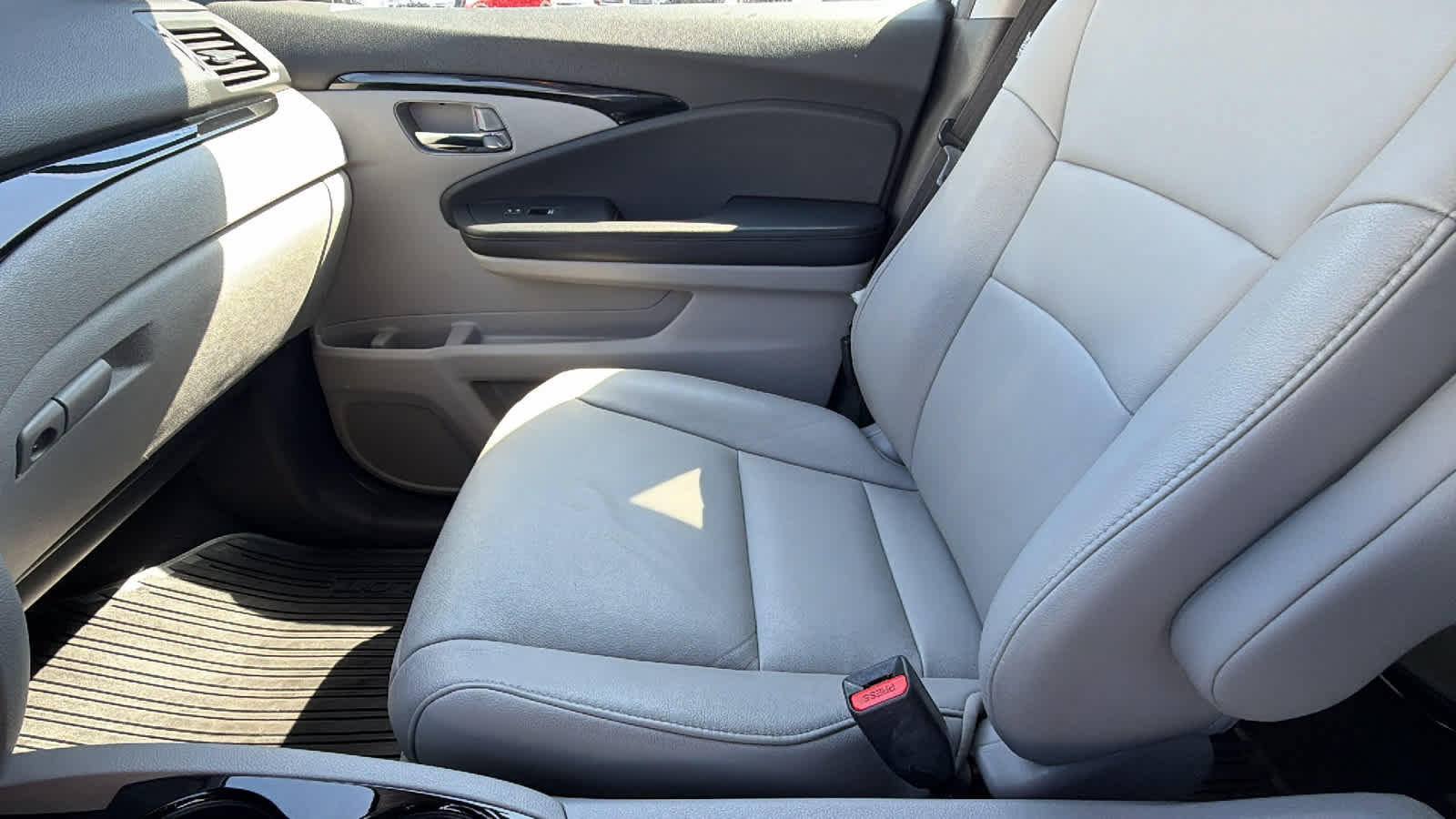 Used 2016 Honda Pilot Touring image 12