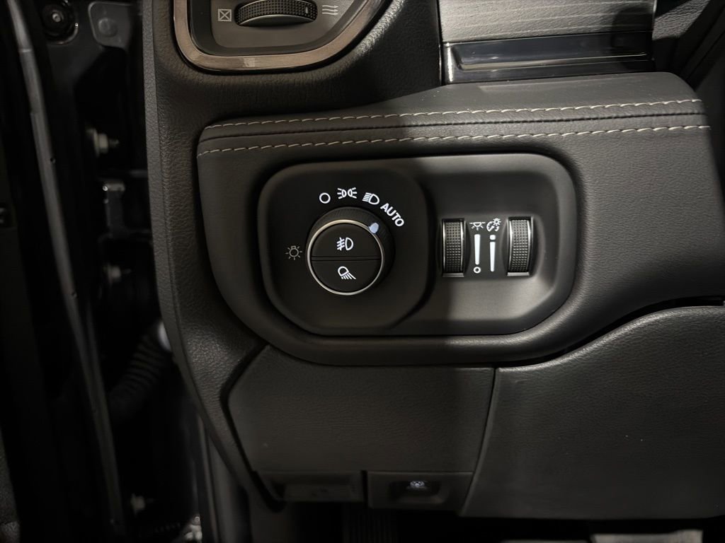 Used 2023 RAM 3500 Limited image 14