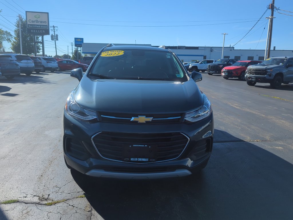 Used 2022 Chevrolet Trax LT w/ LT Convenience Package AWD/4WD image 3