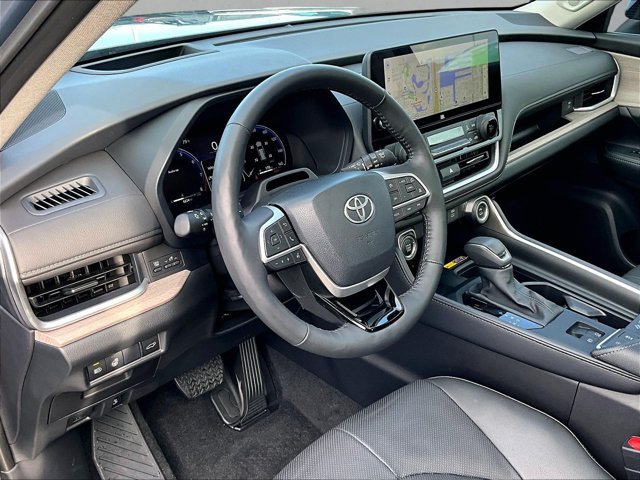 Used 2026 Toyota Grand Highlander AWD image 14