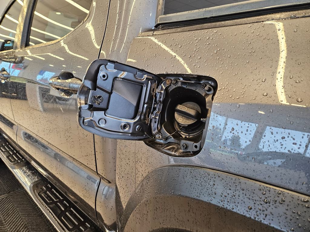 Used 2017 Toyota Tacoma TRD Off-Road w/ Tow Package (A/T) image 28