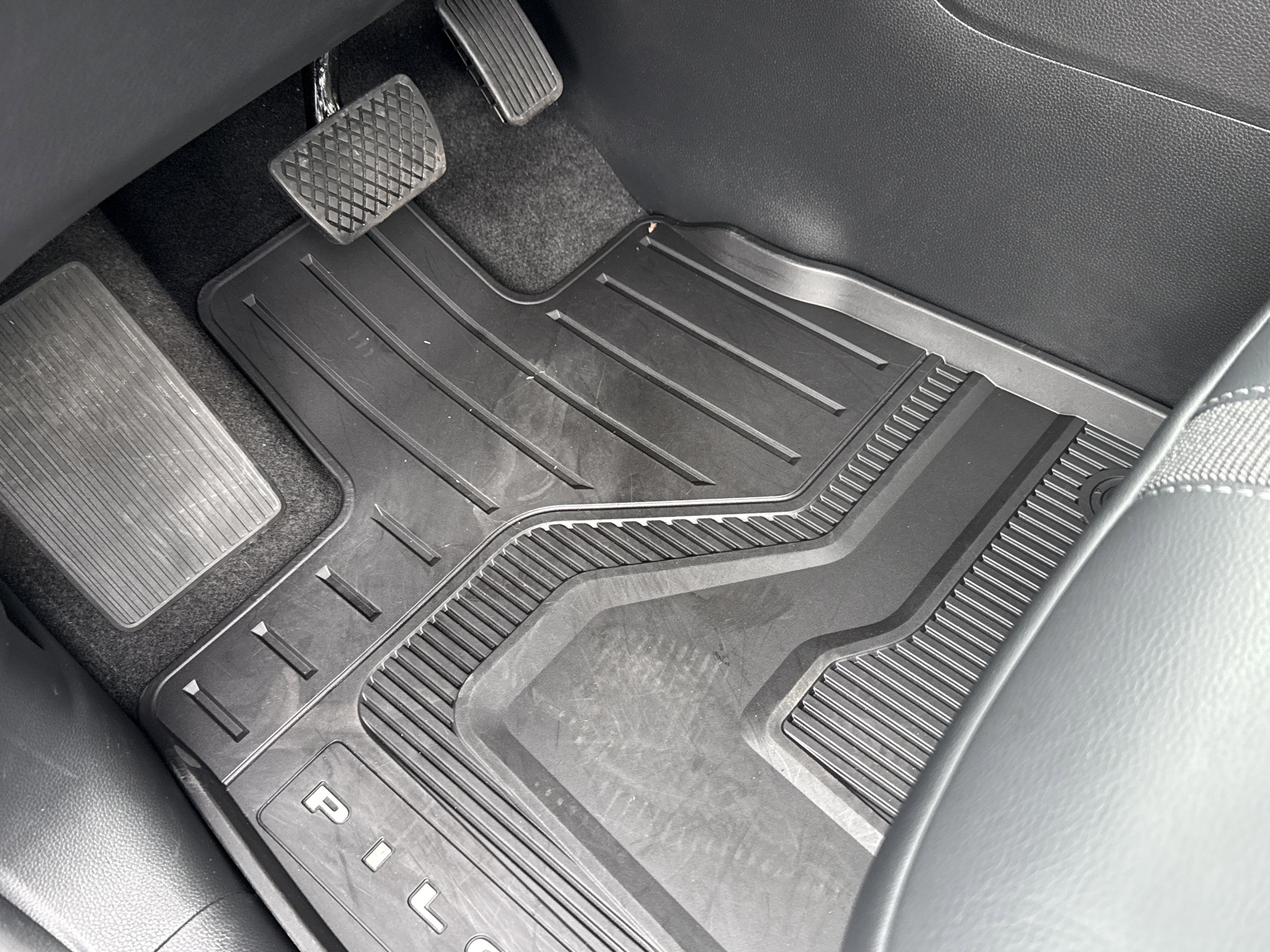 Certified 2025 Honda Pilot Touring image 17