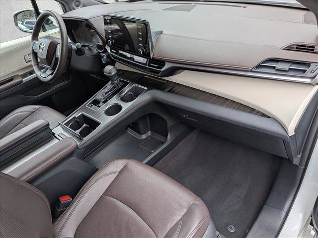 Used 2021 Toyota Sienna Platinum AWD/4WD image 25