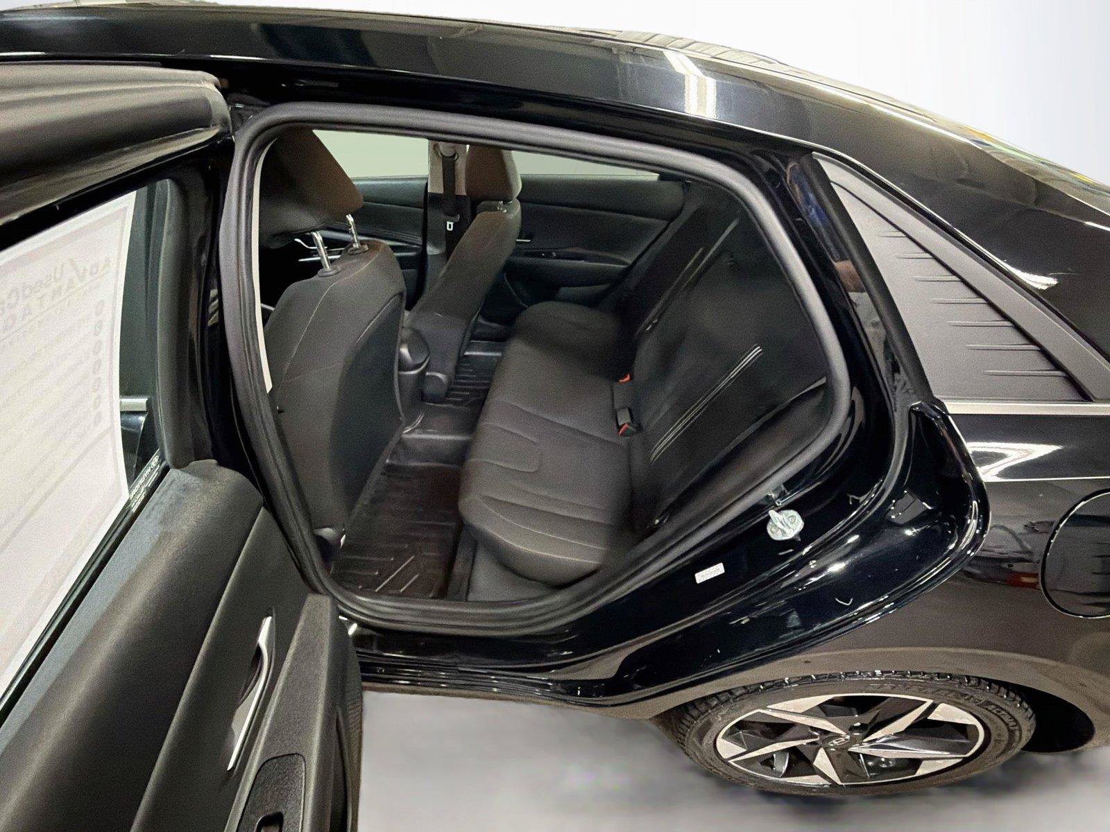 Used 2021 Hyundai Elantra SEL w/ Convenience + Premium Package FWD image 10
