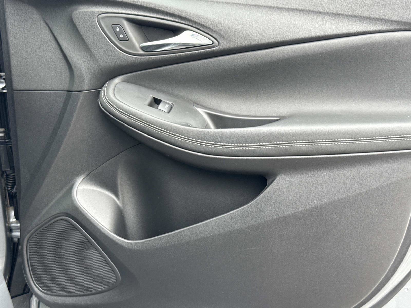 Used 2023 Buick Encore GX Select w/ Safety Package II image 18