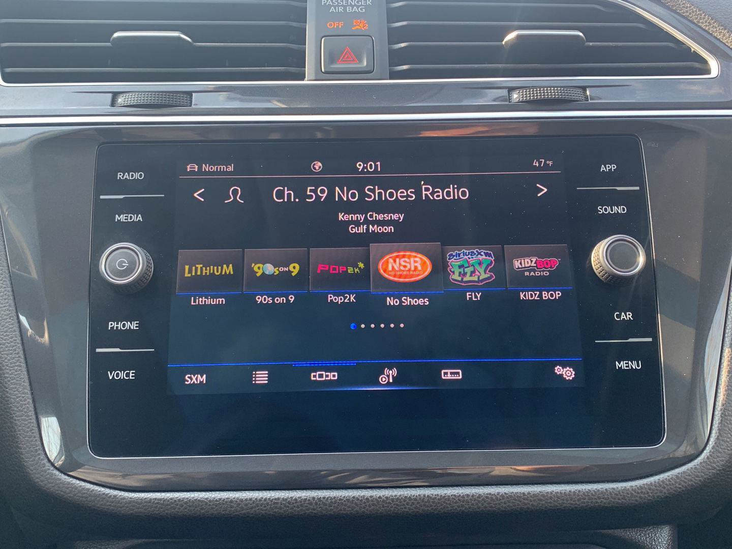 Used 2024 Volkswagen Tiguan SE w/ Panoramic Sunroof Package image 24