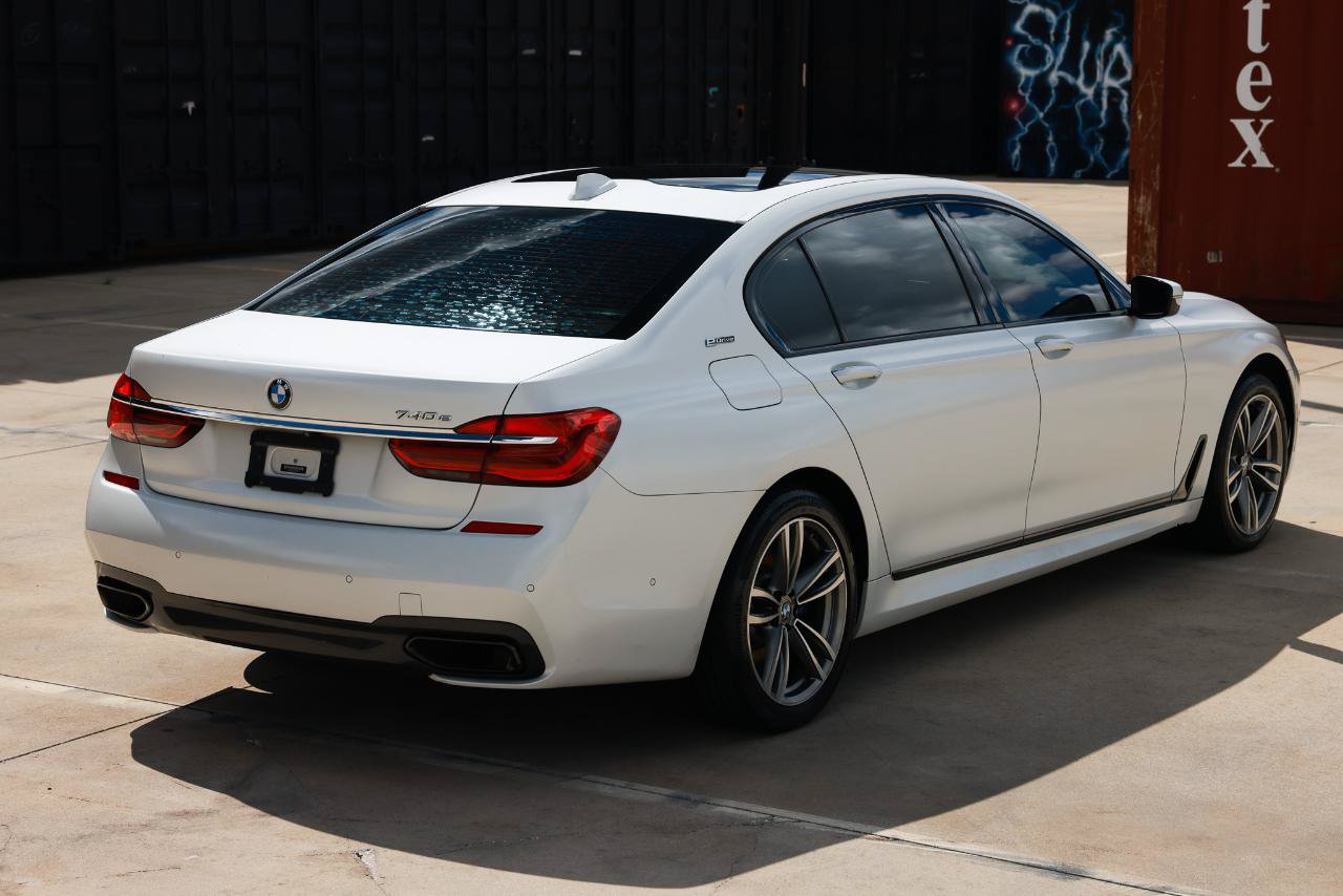 Used 2018 BMW 740e xDrive AWD/4WD image 13