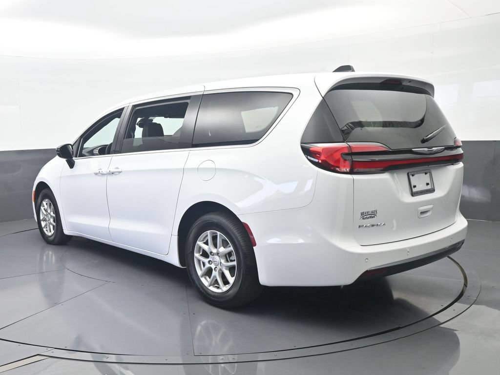 Used 2025 Chrysler Pacifica Select FWD image 4
