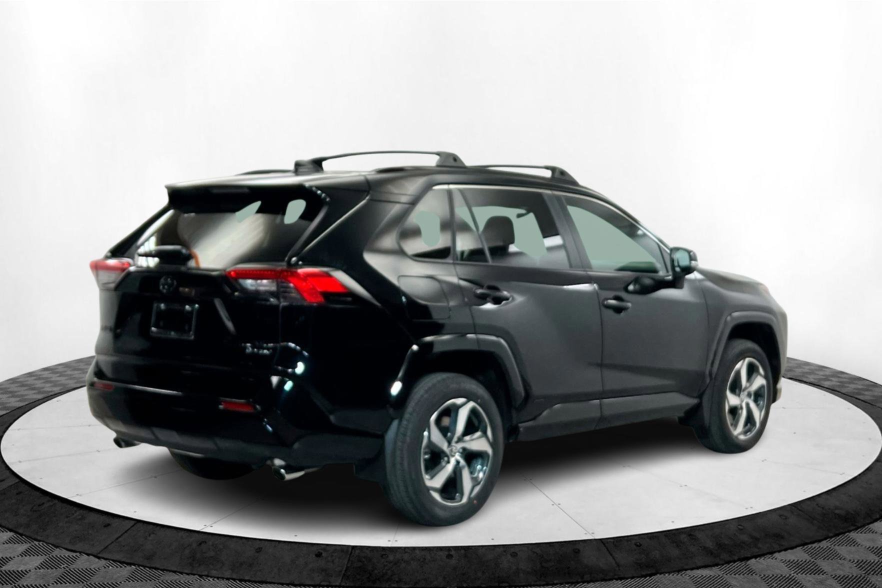 Used 2025 Toyota RAV4 SE w/ Weather & Moonroof Package image 5