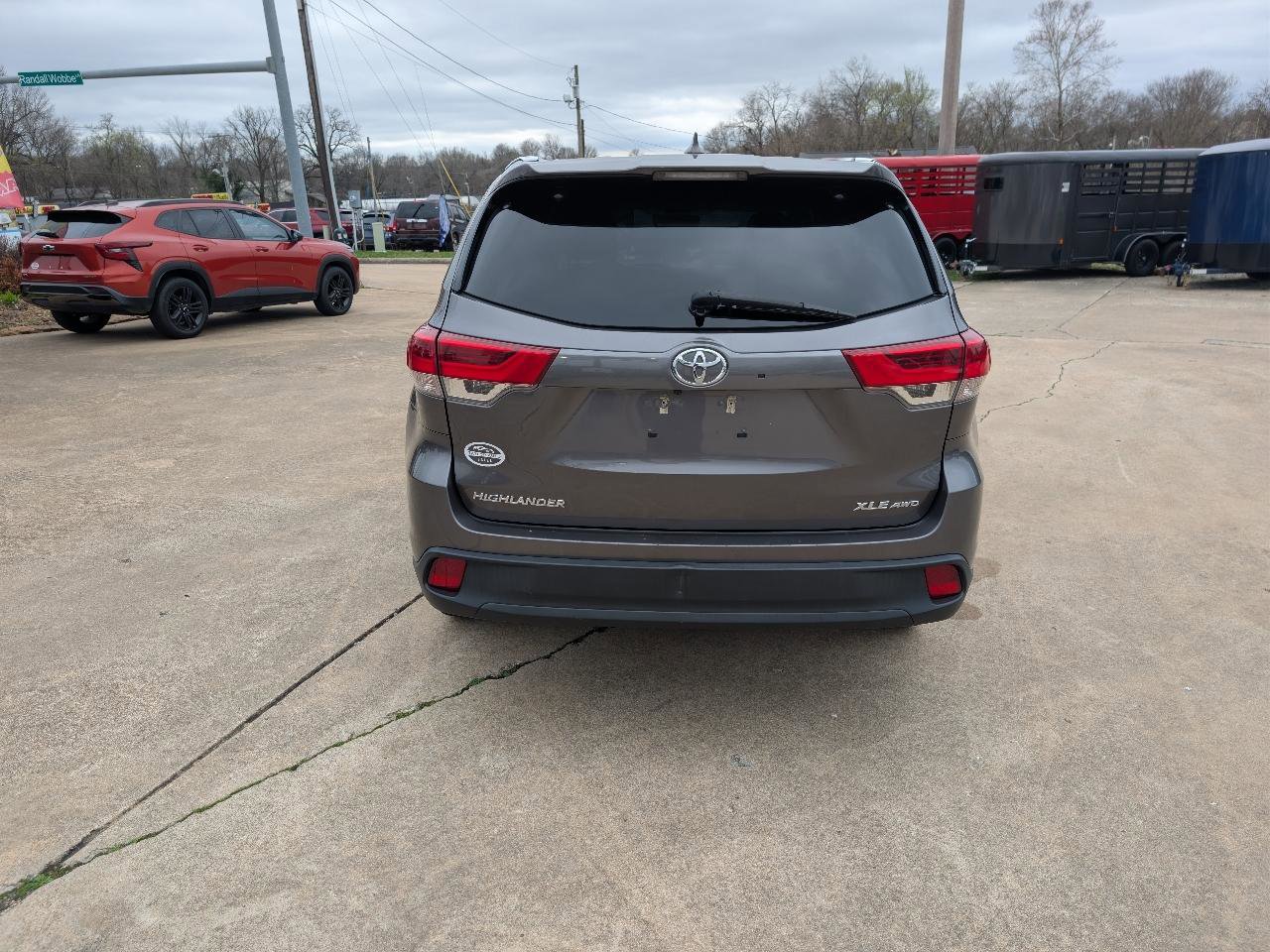 Used 2019 Toyota Highlander XLE AWD/4WD image 6