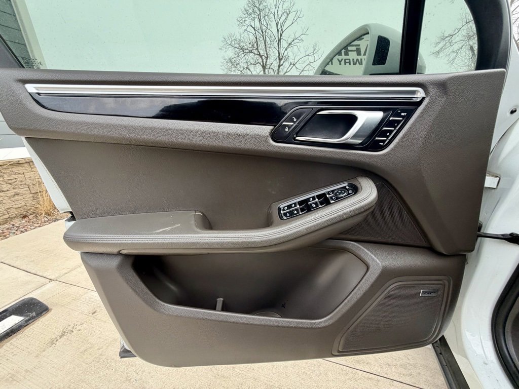 Used 2018 Porsche Macan image 21