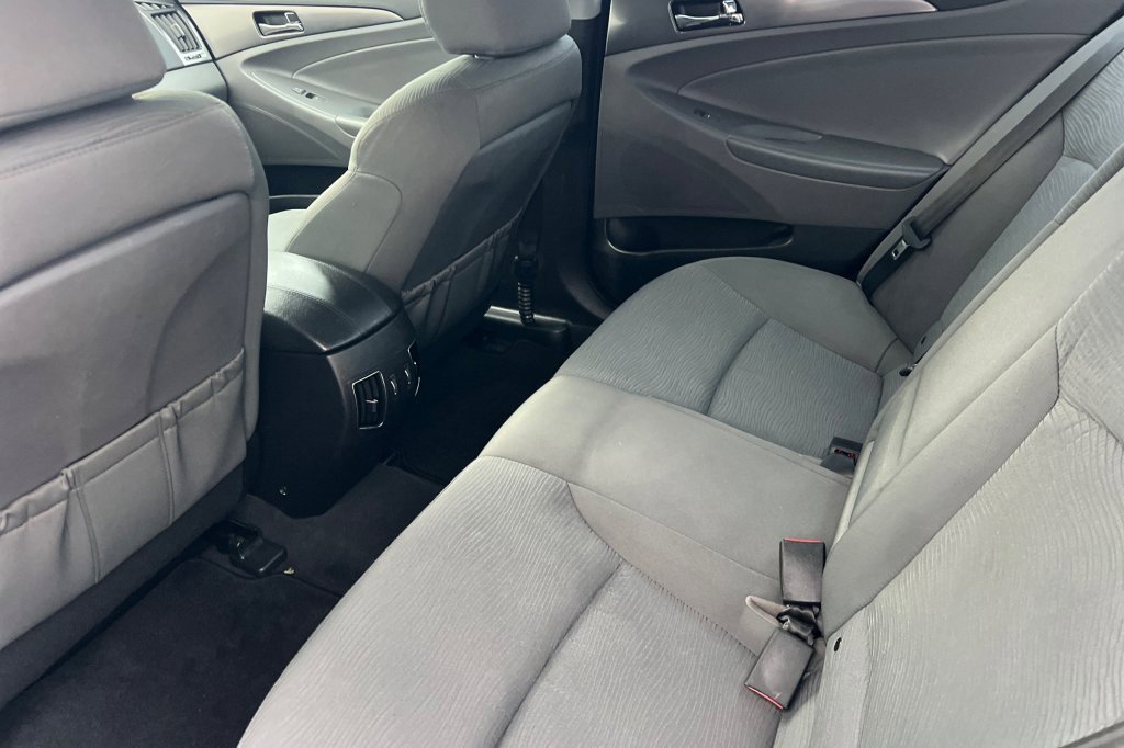 Used 2013 Hyundai Sonata Hybrid image 9
