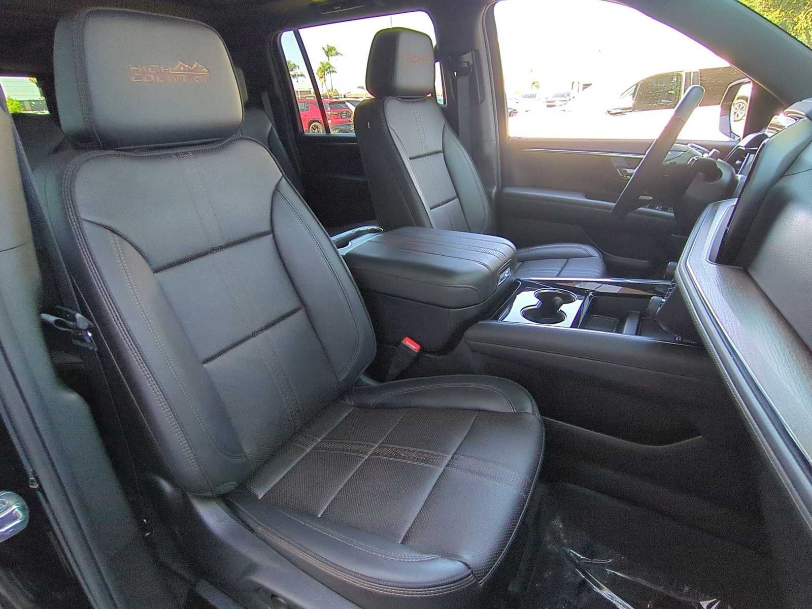 Used 2026 Chevrolet Suburban High Country AWD/4WD image 28
