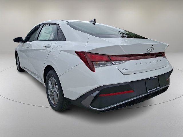 New 2026 Hyundai Elantra SE FWD image 3