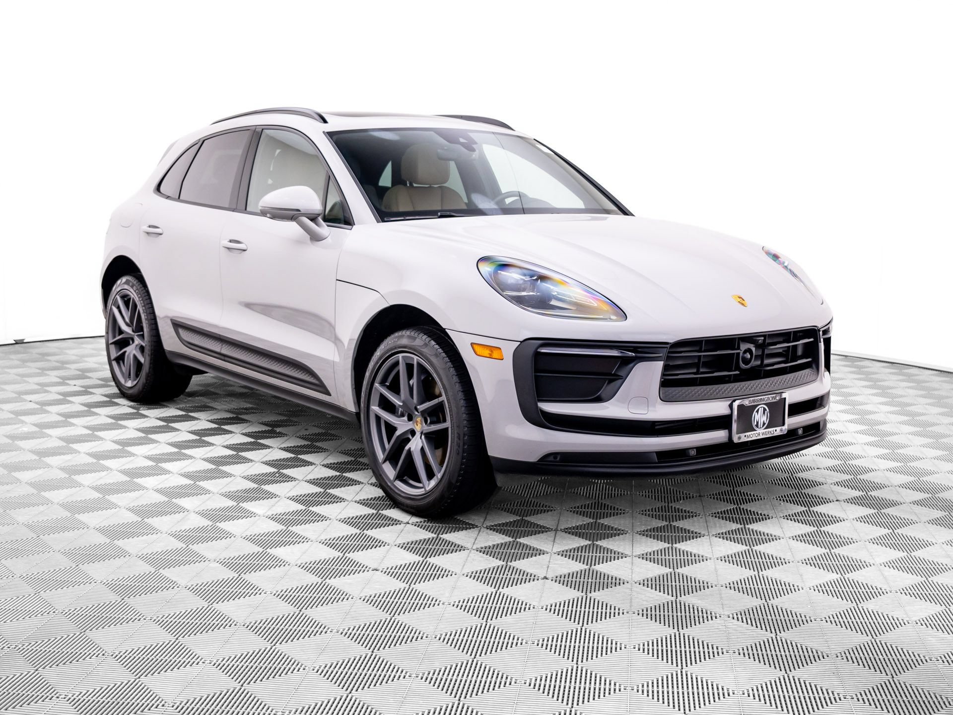 Used 2023 Porsche Macan AWD/4WD image 6