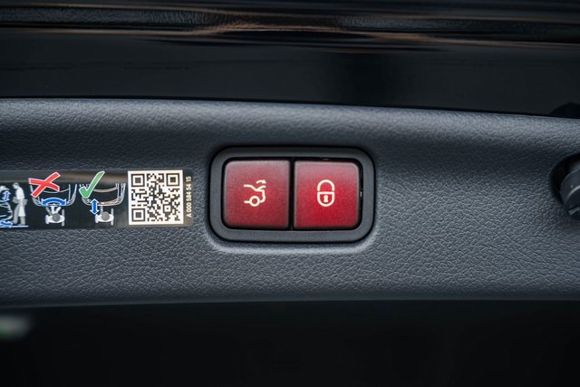 New 2025 Mercedes-Benz C 300 4MATIC Sedan image 11