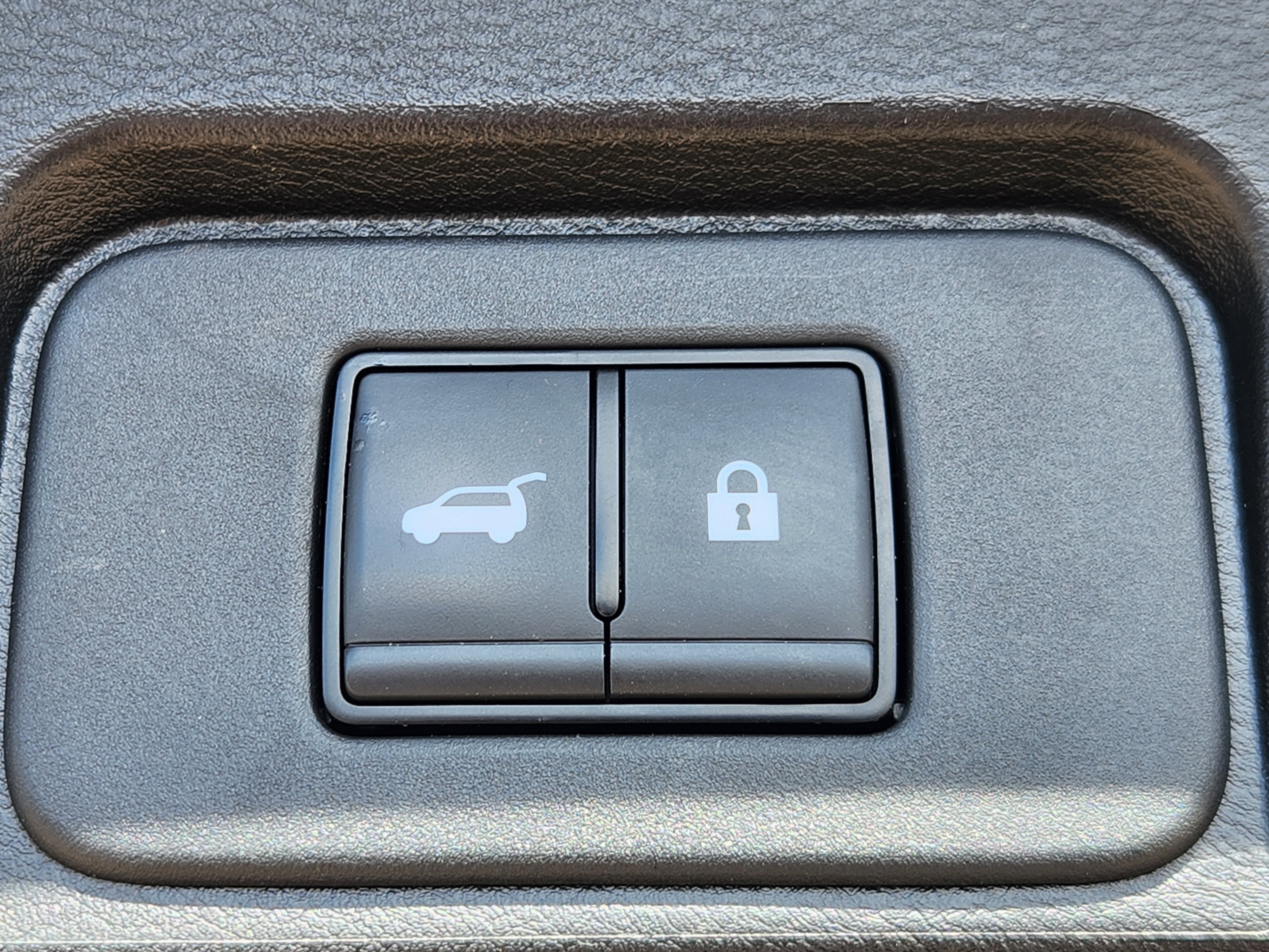 Used 2025 Nissan Rogue SV AWD/4WD image 13